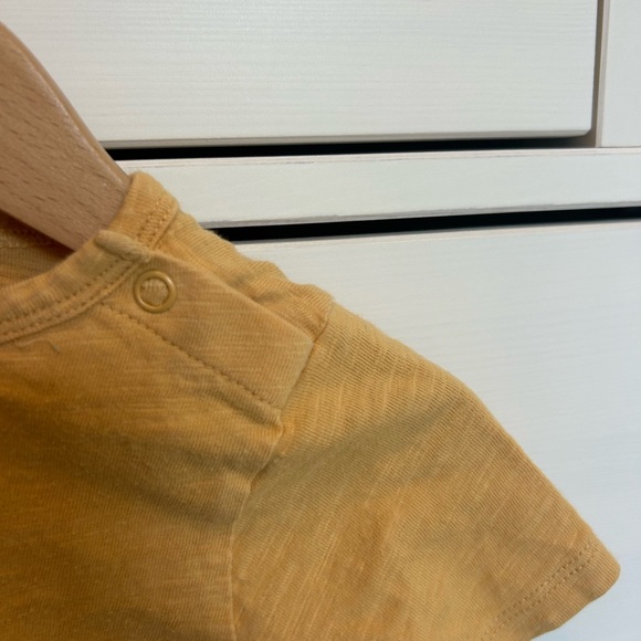 Little Co graphic tee size 18 months - Picture 4 of 5